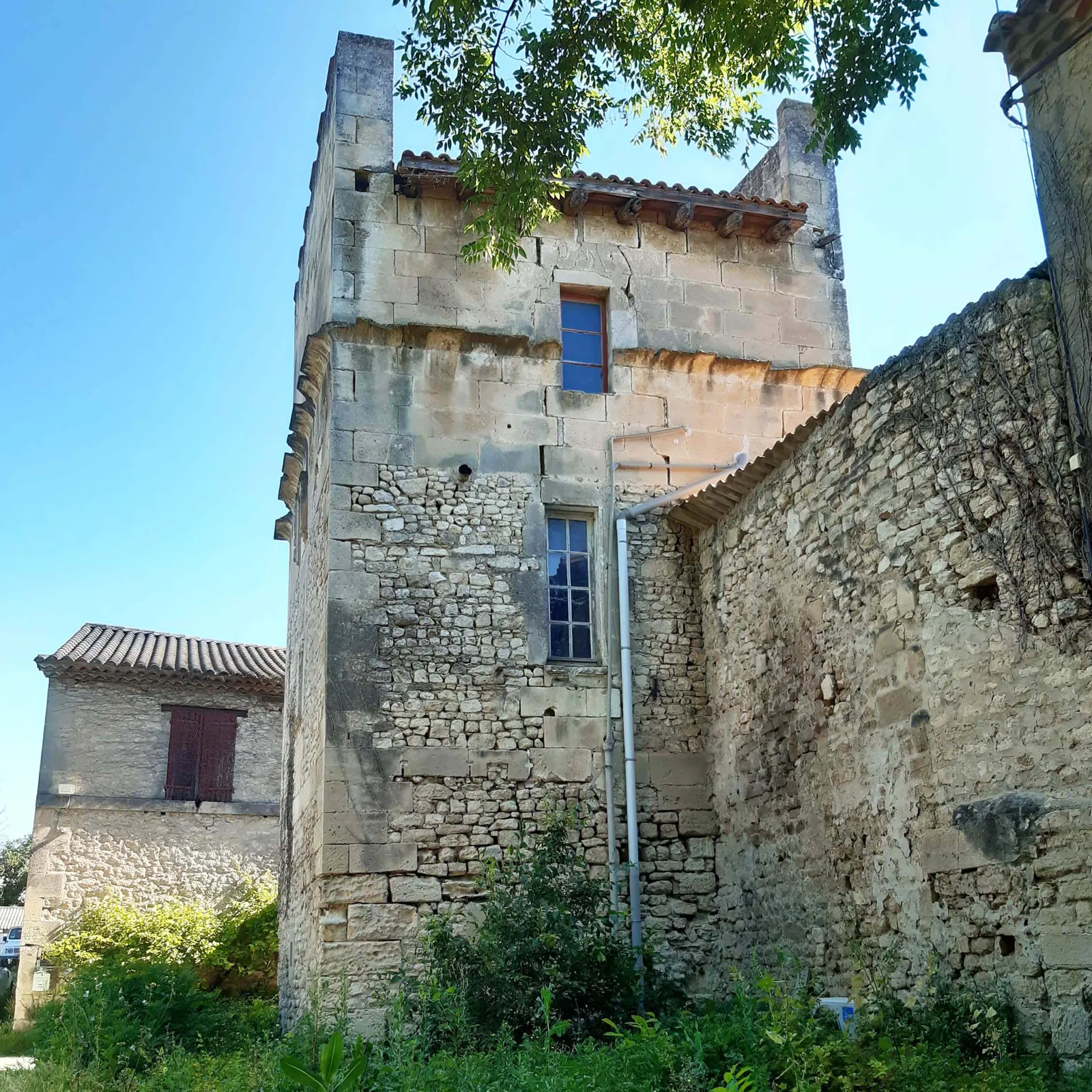 Façade de la tour de Lansac